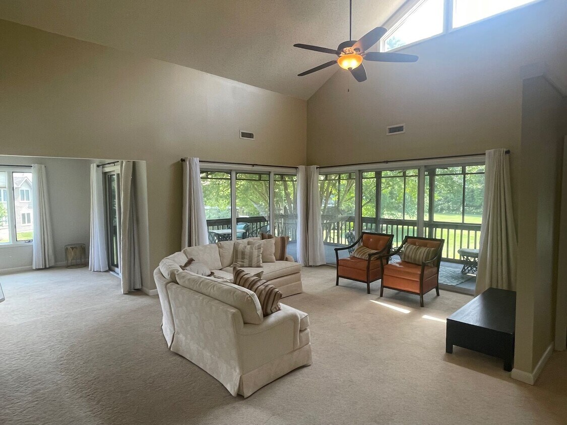 Primary Photo - 2nd floor condo in Plantations West