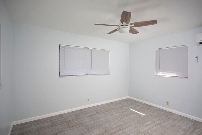 Foto del edificio - Move-In Ready 3/2 with Driveway & Backyard...