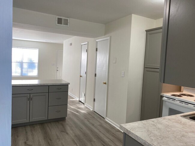 Foto del edificio - 6301 Timberline St