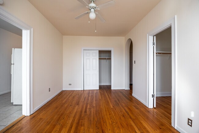 Foto del edificio - 2704 N Sawyer Ave