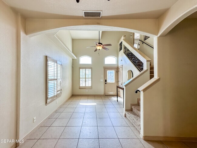 Building Photo - 5425 Francisco Roque Dr