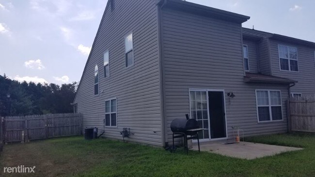 Building Photo - 3 br, 3 bath Townhome - 131 Trafalager Dr.