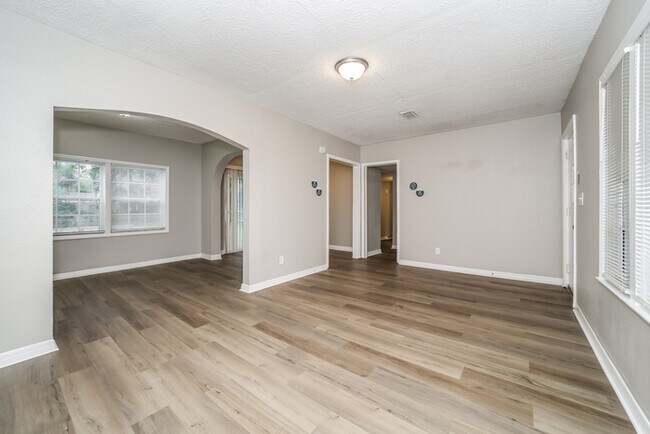 Foto del edificio - 4859 Riverdale Rd