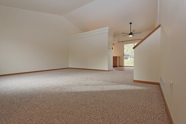 Foto del edificio - 4 Bedrooms, Huge Yard