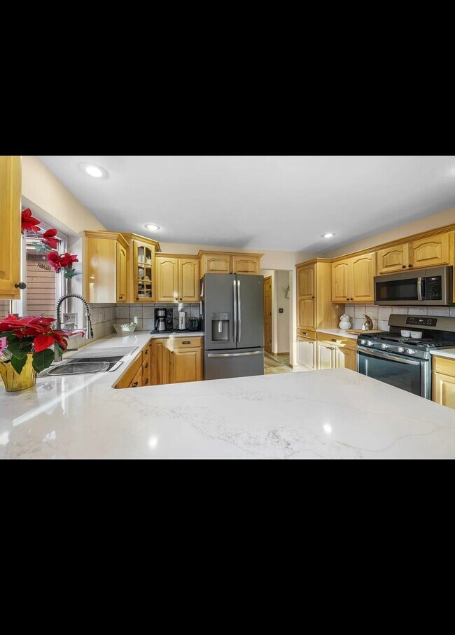 Building Photo - 1547 Foxfire Ct