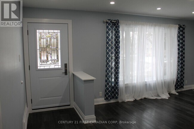 Building Photo - 745 Leroy Ave