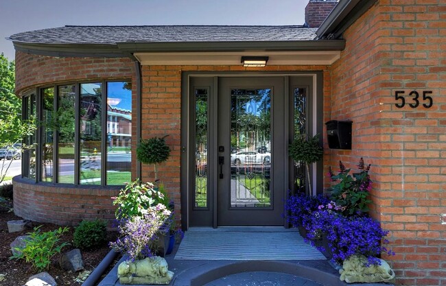 Building Photo - Gorgeous 1945 House across from UM