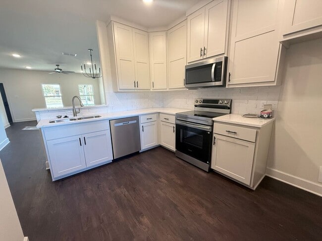 Building Photo - 616 Oak St