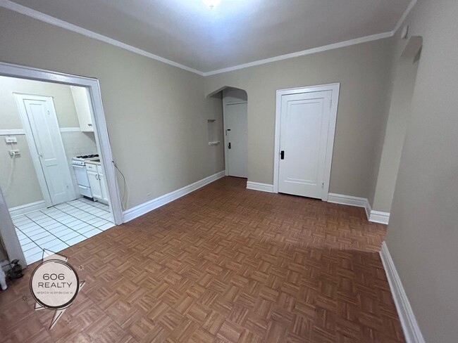 Building Photo - 3120 S Oak Park Ave