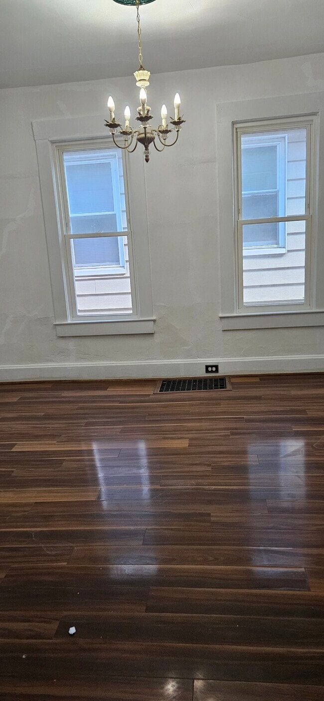 Building Photo - 129 N Bergan Ave