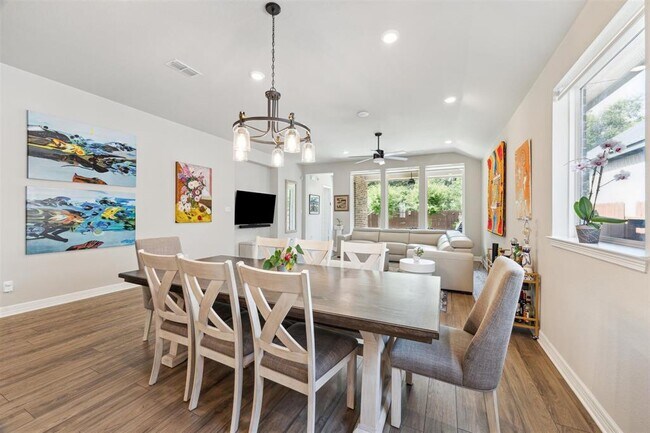 Foto del edificio - 9727 Birchwood Holw Trl