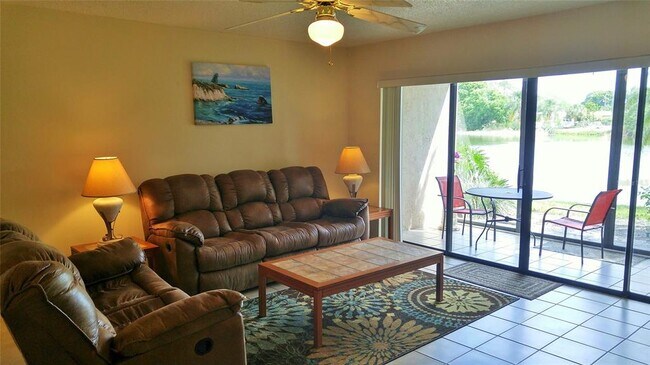 Foto del edificio - 5677 Ashton Lake Dr
