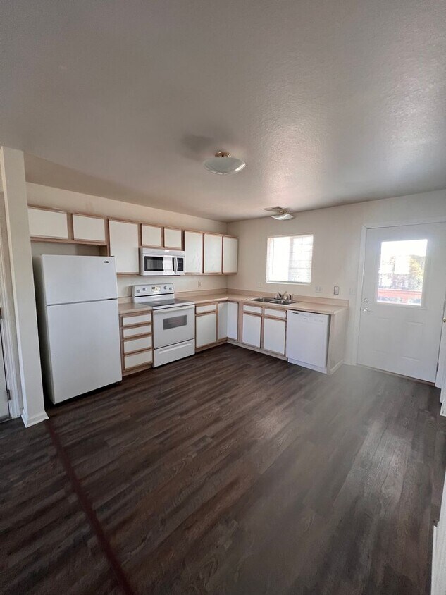 Foto principal - 120 Estate Ln