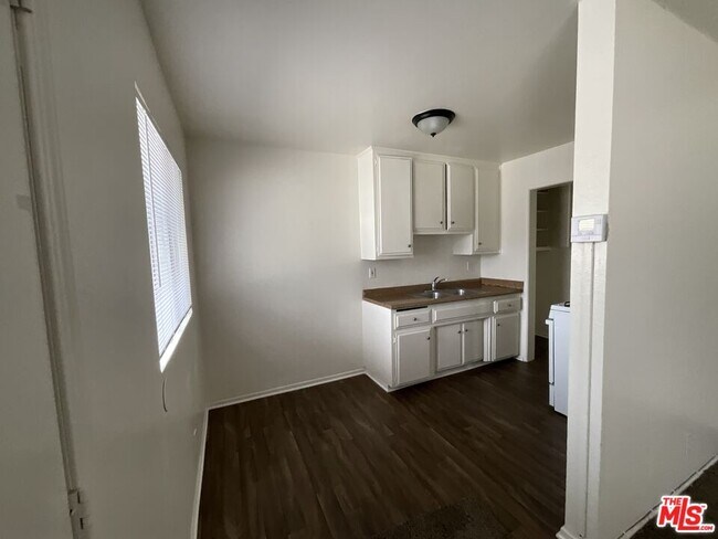 Foto del edificio - 501 Cedar Pl