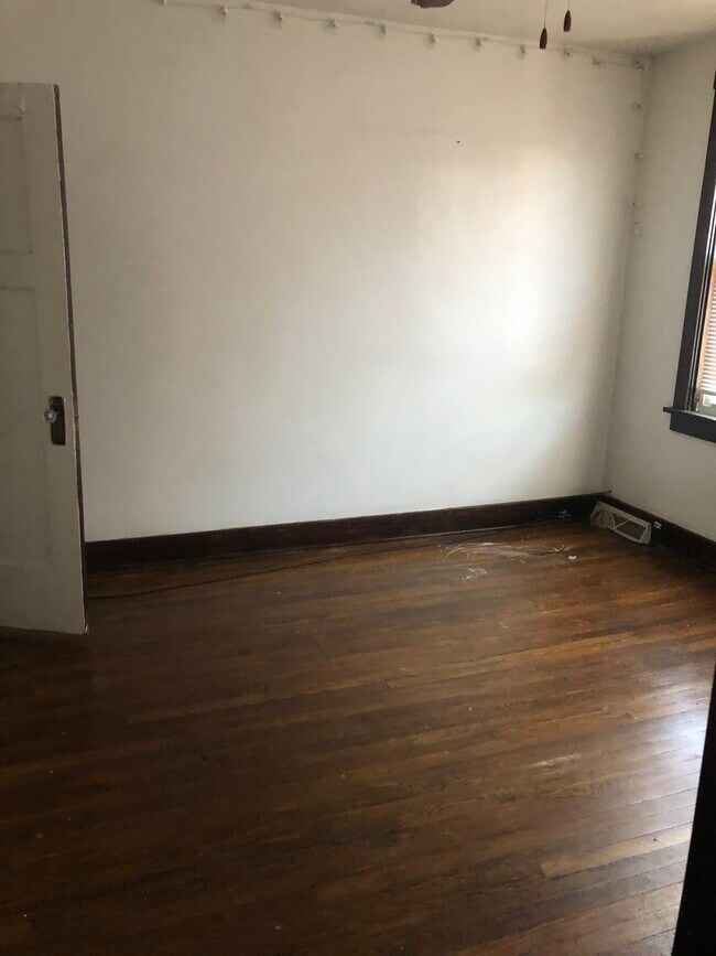 Habitación 1 - 505 S Graham St