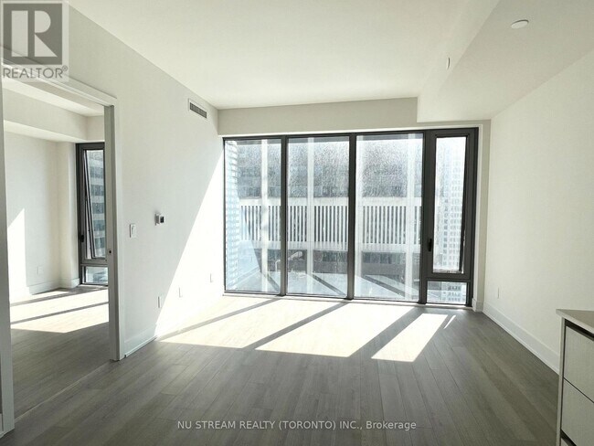 Building Photo - 8 Cumberland St