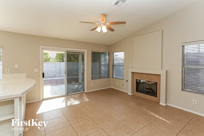 Foto del edificio - 4822 Wind Break Ln