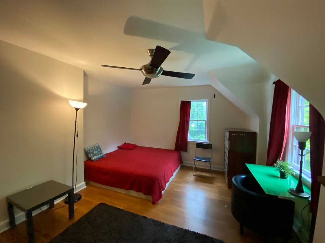 Foto principal - 4427 Nebraska Ave NW