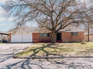 Building Photo - 2913 Laredo Dr