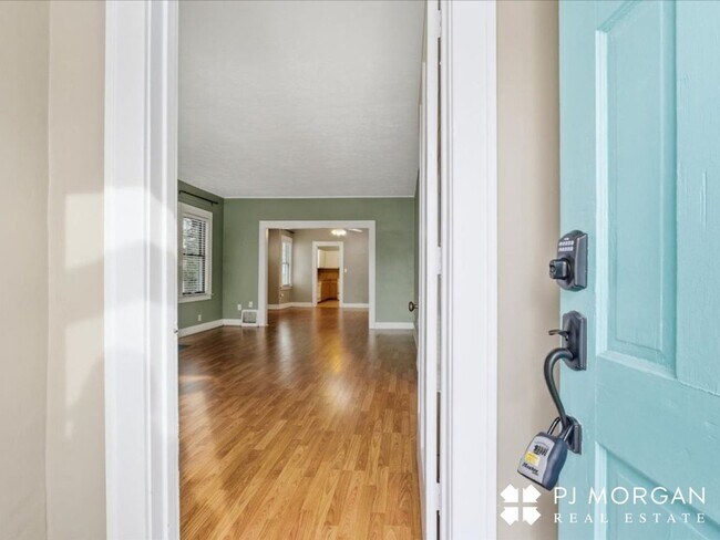 Building Photo - 5022I