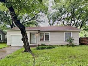 Building Photo - 412 Harrison Ln