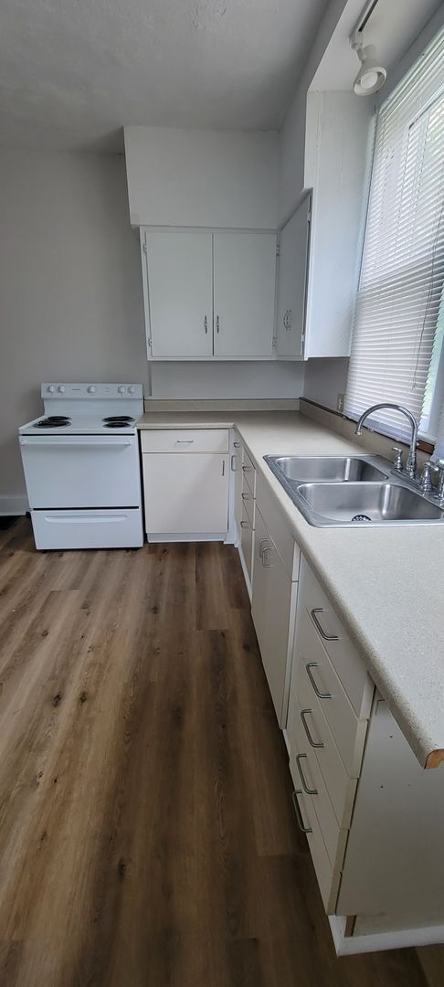 Foto del edificio - Westside Spacious Two Bedroom Two Story Du...
