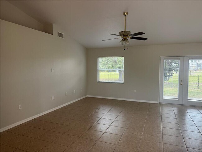 Foto del edificio - 620 Reflections Loop W