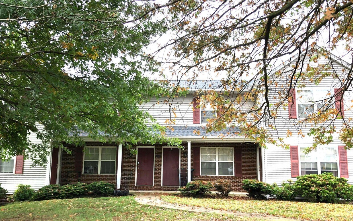 Primary Photo - 210 Weeping Willow Ln