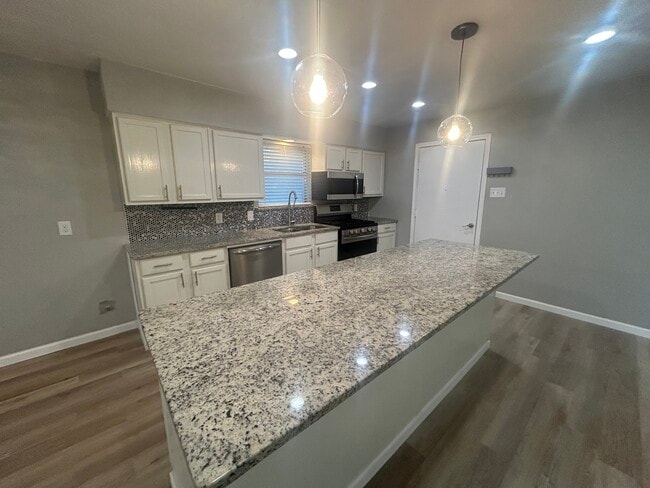 Building Photo - 5249 Dazzle Dr