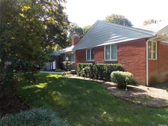 Building Photo - 806 Belmore Ave