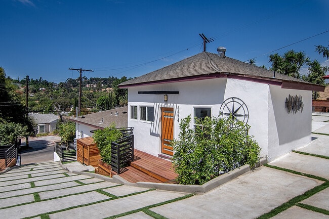 Foto del edificio - 3654 Harriman Ave