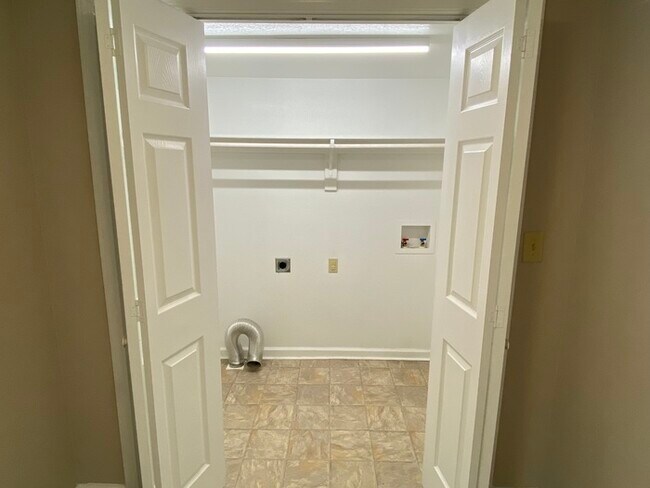 Foto del edificio - 3 bedroom 1.5 bathrooms ranch style home