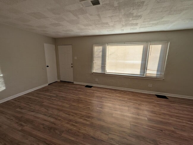 Building Photo - Space to Spare on Frost