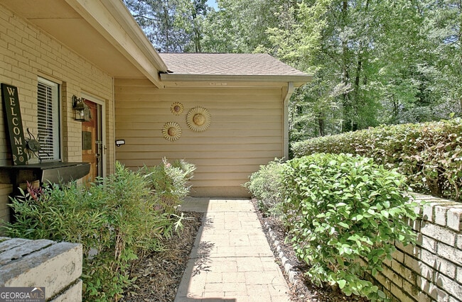 Building Photo - 102 Brookwood Path