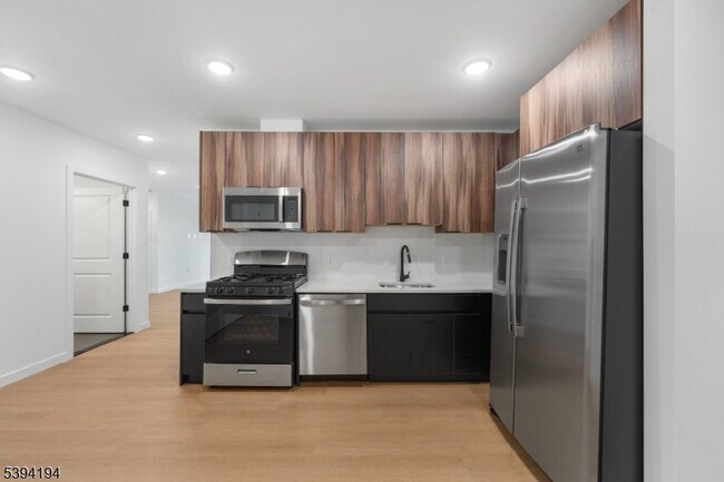 Building Photo - 768 Bergen St