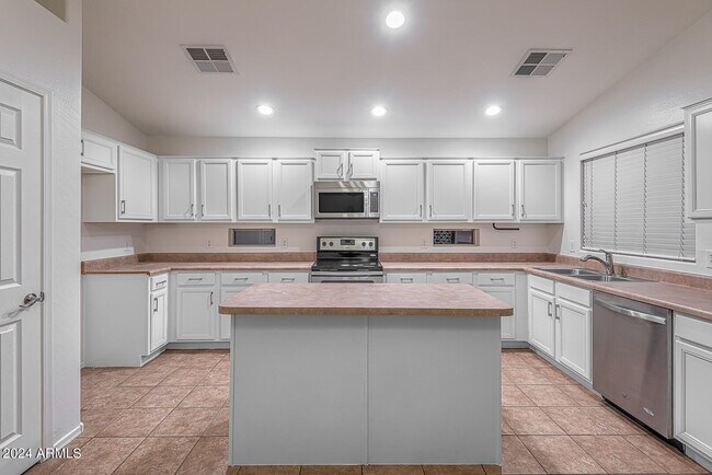 Foto del edificio - 2533 W Carter Rd