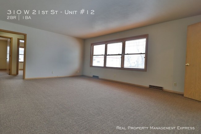 Building Photo - 310 W 21st St