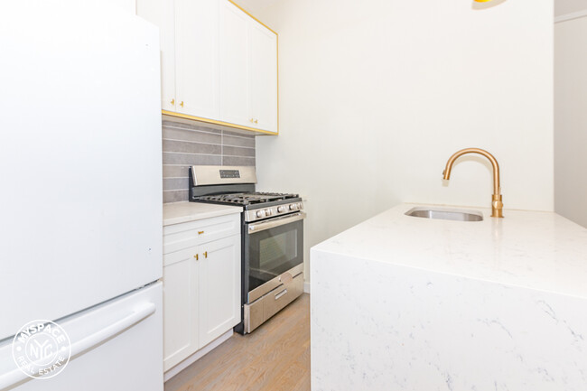 Building Photo - 162 Stuyvesant Ave