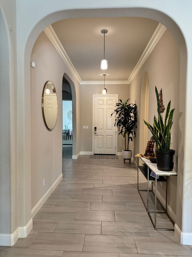Foto del edificio - Gorgeous 3 bd. & 3 bath Home with a pool i...