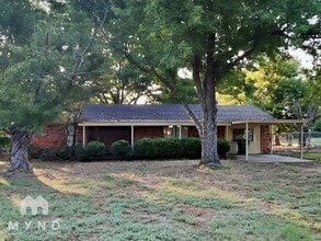 Building Photo - 317 Berryhill Dr