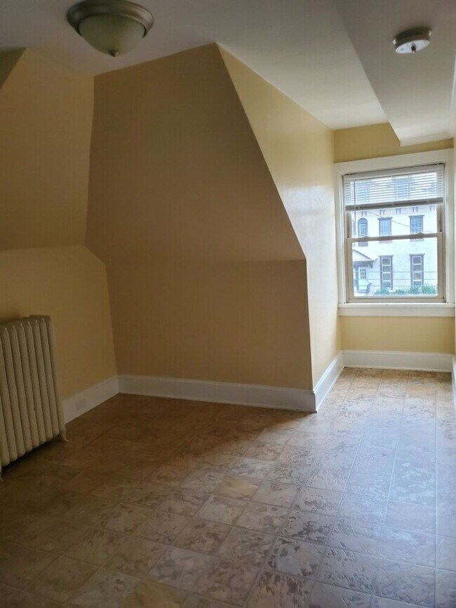 639 Market St Unit 3N, Williamsport, PA 17701 Room for Rent in