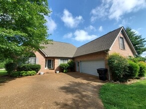 Building Photo - 702 Middleton Ln