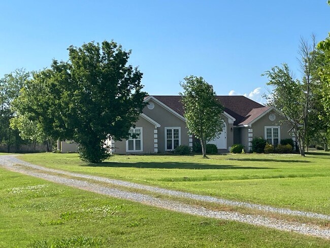 Building Photo - 581 Oak Ridge Dr