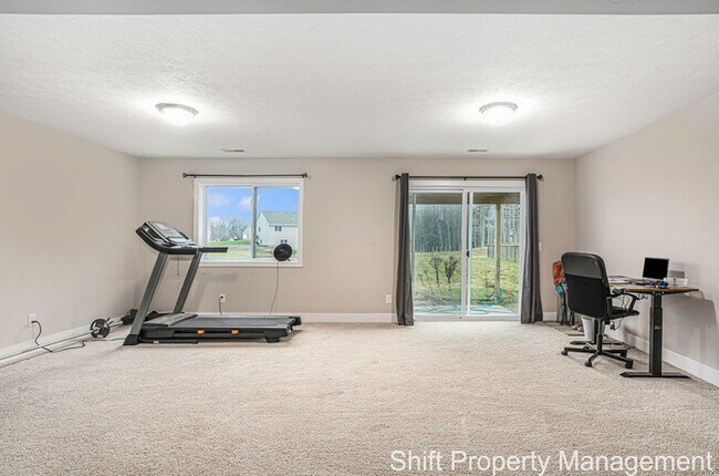 Foto del edificio - 5872 Birdsong - Gorgeous Kentwood Home