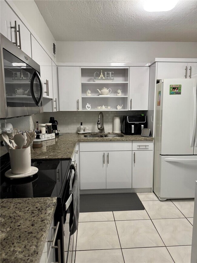 Foto del edificio - 1480 W 46th St
