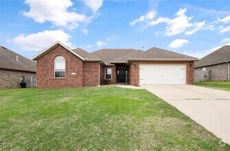 Building Photo - 4902 SW Golden Eagle Ave