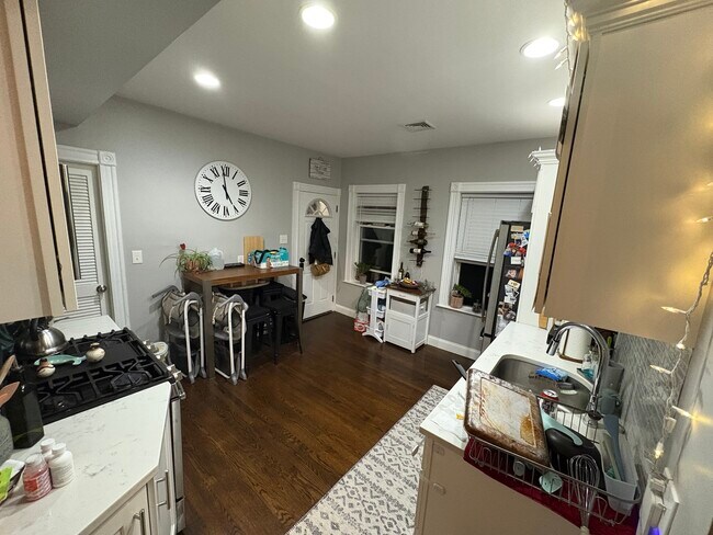 Building Photo - 26 Elder St