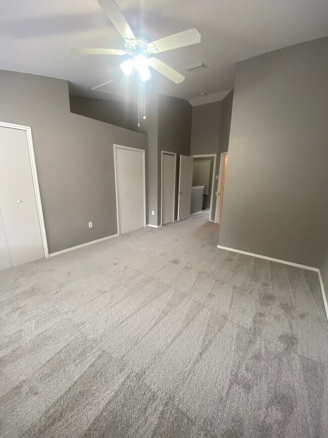 Foto del edificio - 2469 Lake Woodberry Cir