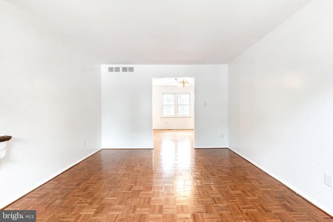 Building Photo - 3429 Saluda Rd