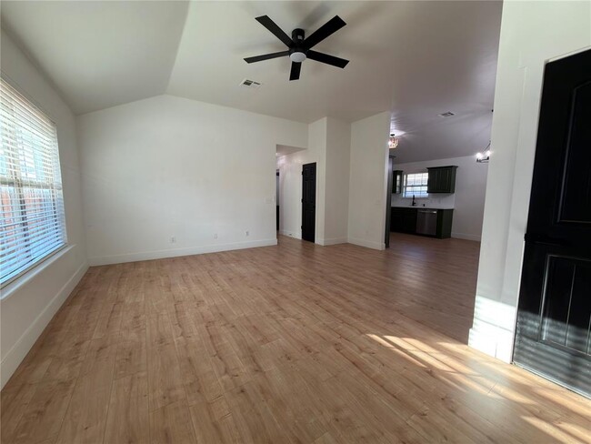 Foto del edificio - 5705 Marblewood Dr